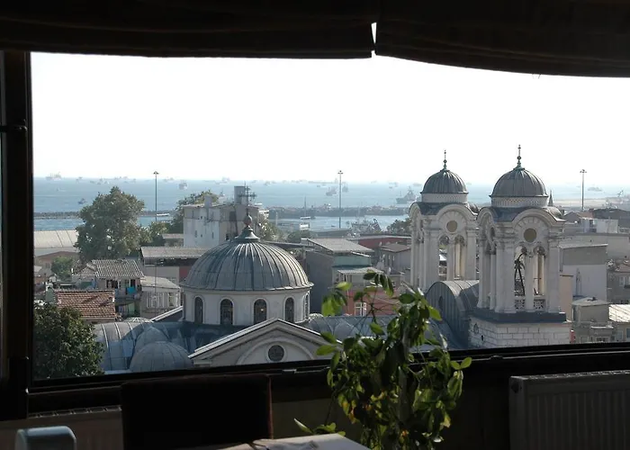 Grand Liza Hotel